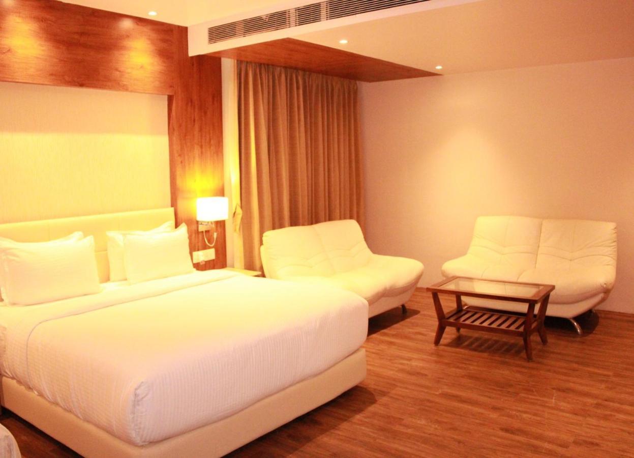 สโรวร ปอร์ติโก สมนาถ Hotel โสมนัส ภายนอก รูปภาพ