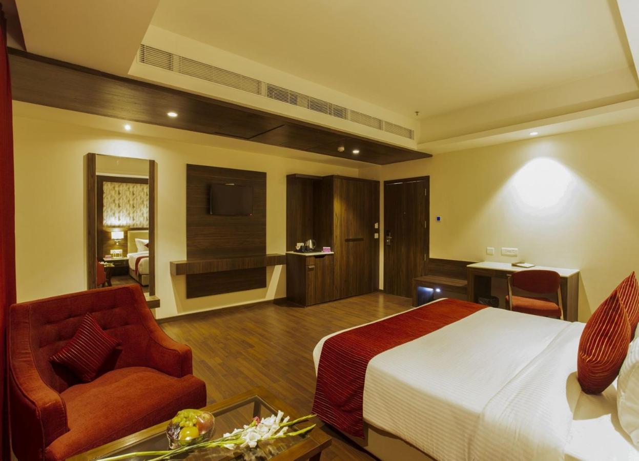 สโรวร ปอร์ติโก สมนาถ Hotel โสมนัส ภายนอก รูปภาพ