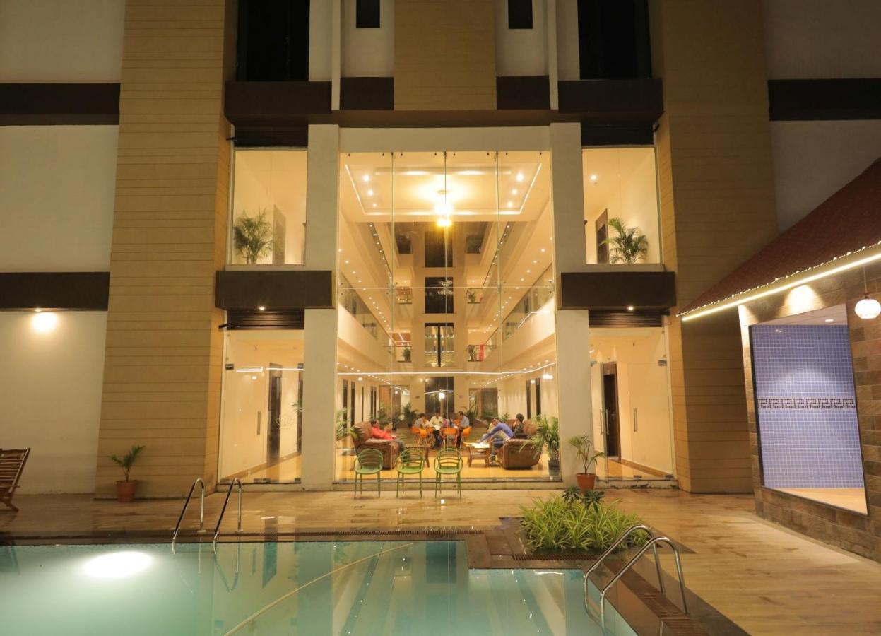 สโรวร ปอร์ติโก สมนาถ Hotel โสมนัส ภายนอก รูปภาพ