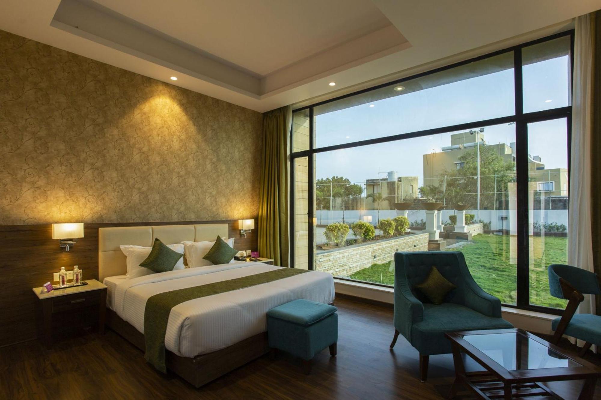 สโรวร ปอร์ติโก สมนาถ Hotel โสมนัส ภายนอก รูปภาพ