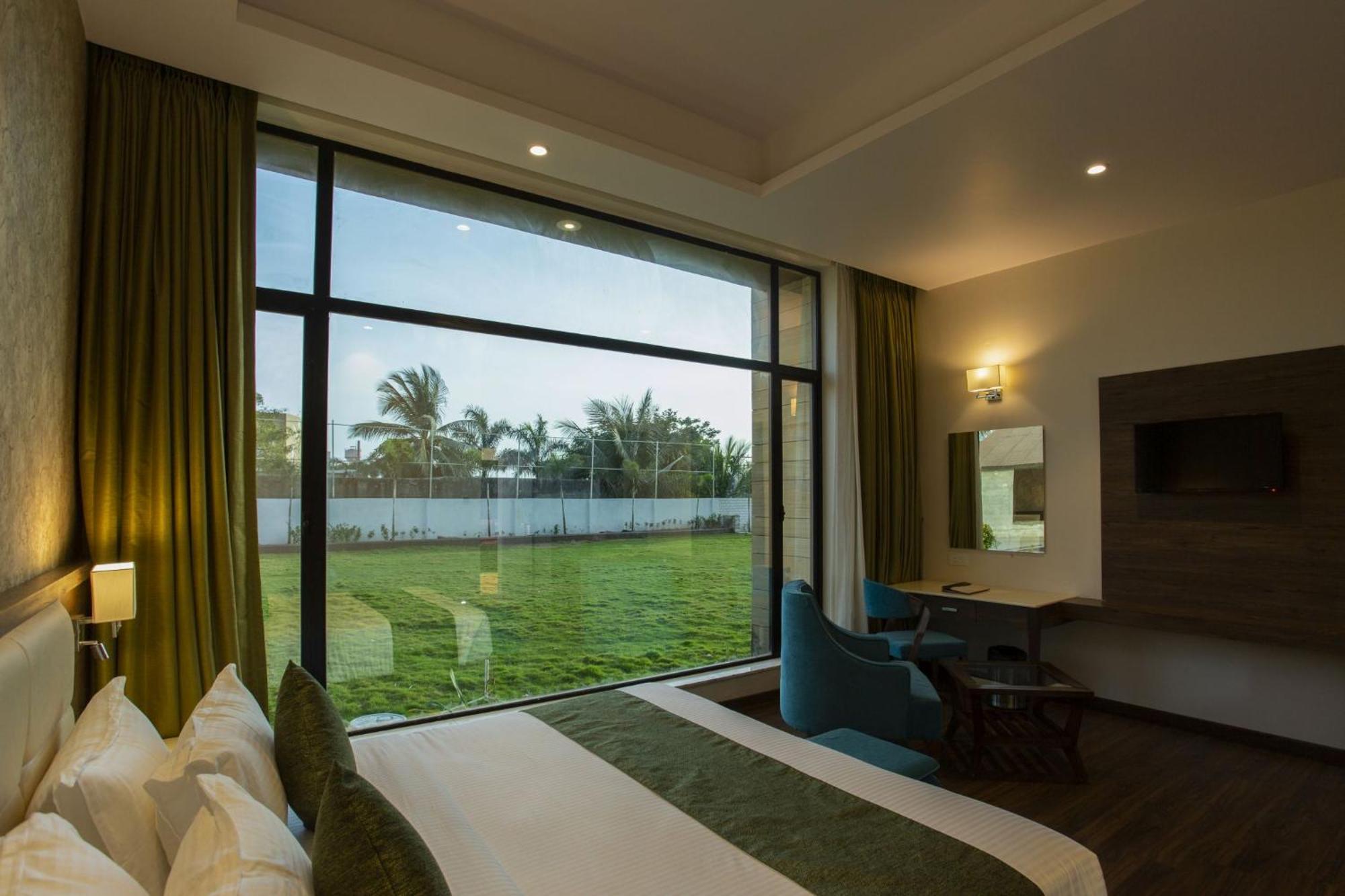 สโรวร ปอร์ติโก สมนาถ Hotel โสมนัส ภายนอก รูปภาพ