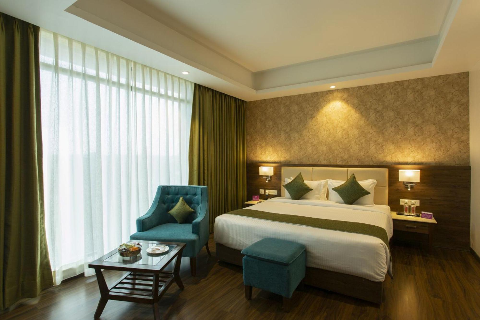 สโรวร ปอร์ติโก สมนาถ Hotel โสมนัส ภายนอก รูปภาพ