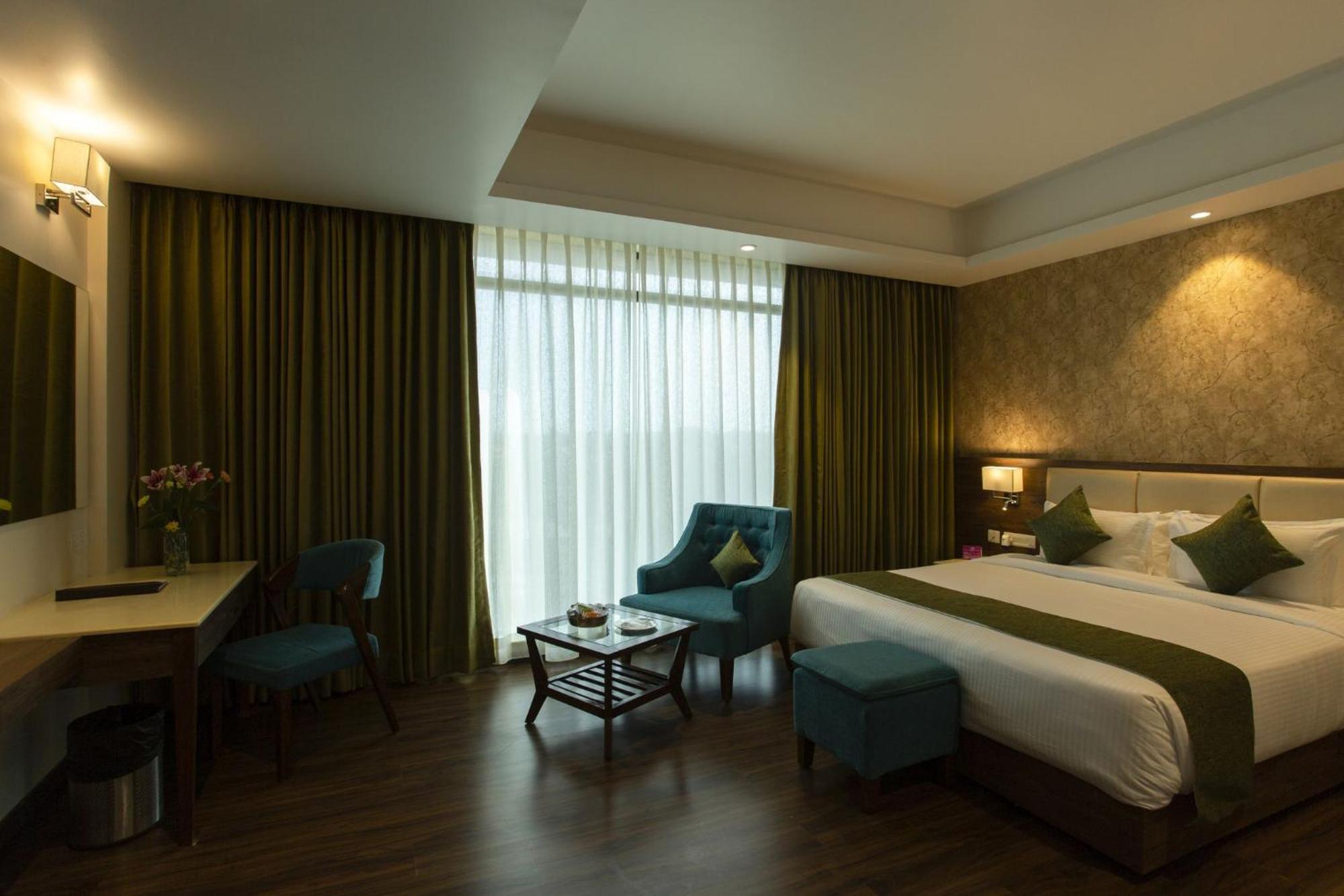 สโรวร ปอร์ติโก สมนาถ Hotel โสมนัส ภายนอก รูปภาพ
