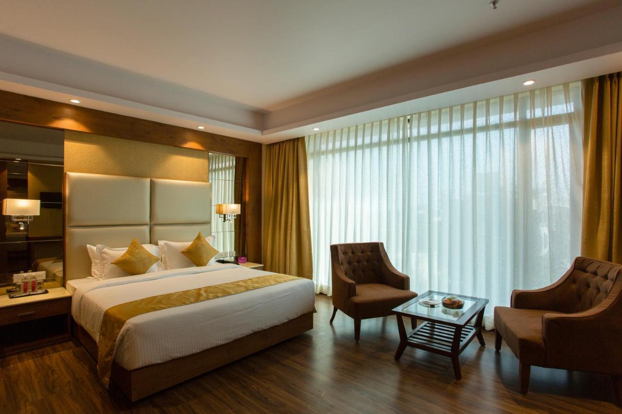 สโรวร ปอร์ติโก สมนาถ Hotel โสมนัส ภายนอก รูปภาพ