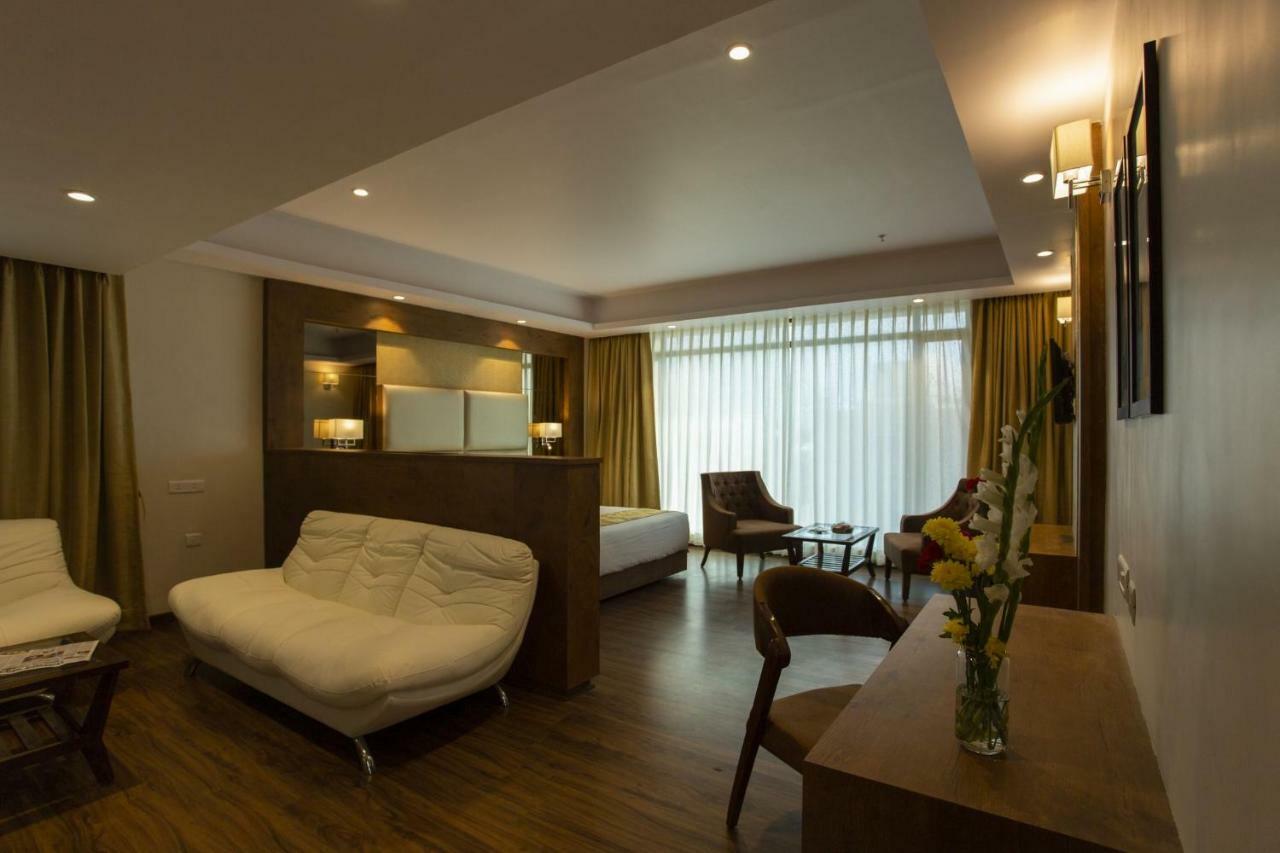 สโรวร ปอร์ติโก สมนาถ Hotel โสมนัส ภายนอก รูปภาพ